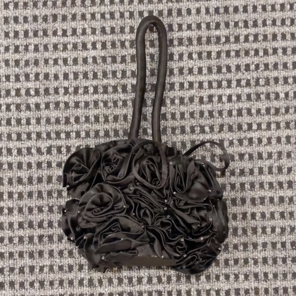 Small 👛. So stylish and Chic. - Picture 2 of 3